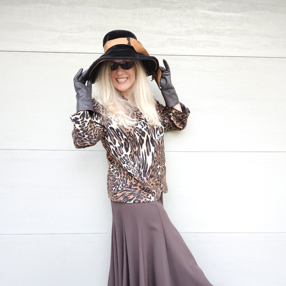 Molly & MaXX Ex Cond & Pro Cleaned Animal Print Cropped Jacket, Large, $45 - Picture 11 of 13